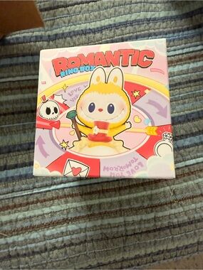 Pop mart Romantic Ring Box Plush Character series 4 - Pink